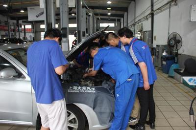 聯(lián)合走訪實(shí)踐點(diǎn) 不畏酷暑進(jìn)車間，探索汽車銷售新路徑